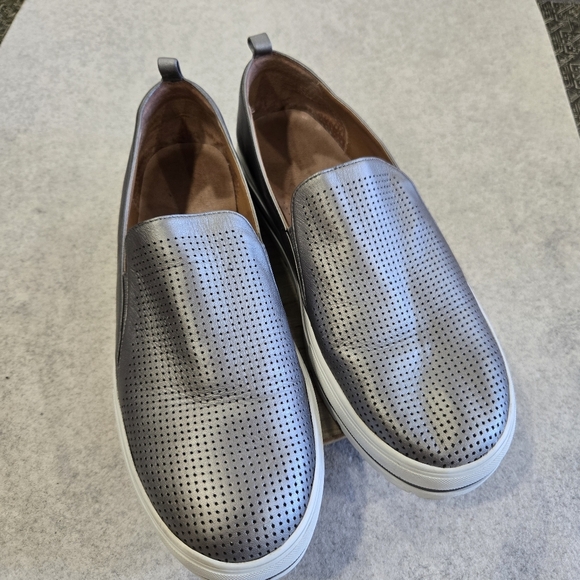 🐢 Halogen Metallic Silver Chunky sneaker.  1" platform.  Size 10. - Picture 2 of 16